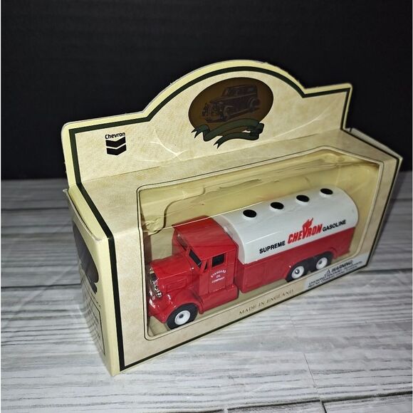 Lledo Days-Gone Chevron 1937 Six Wheel Refined Oil Truck Die Cast Collectible - Picture 8 of 8